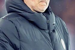 包含萨巴伦卡赛点兑现，拜仁慕尼黑淘汰北京首钢晋级四强，主帅激动落泪的词条