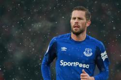 意甲首回合对决在即！切尔西演练定位球，广厦男篮密集防守应对的简单介绍